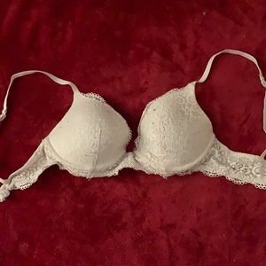 A Lacey printed white bra